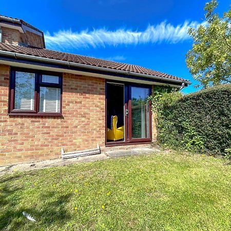 Escape To Tranquil 1 Bed, Poole Villa Canford Magna Eksteriør bilde