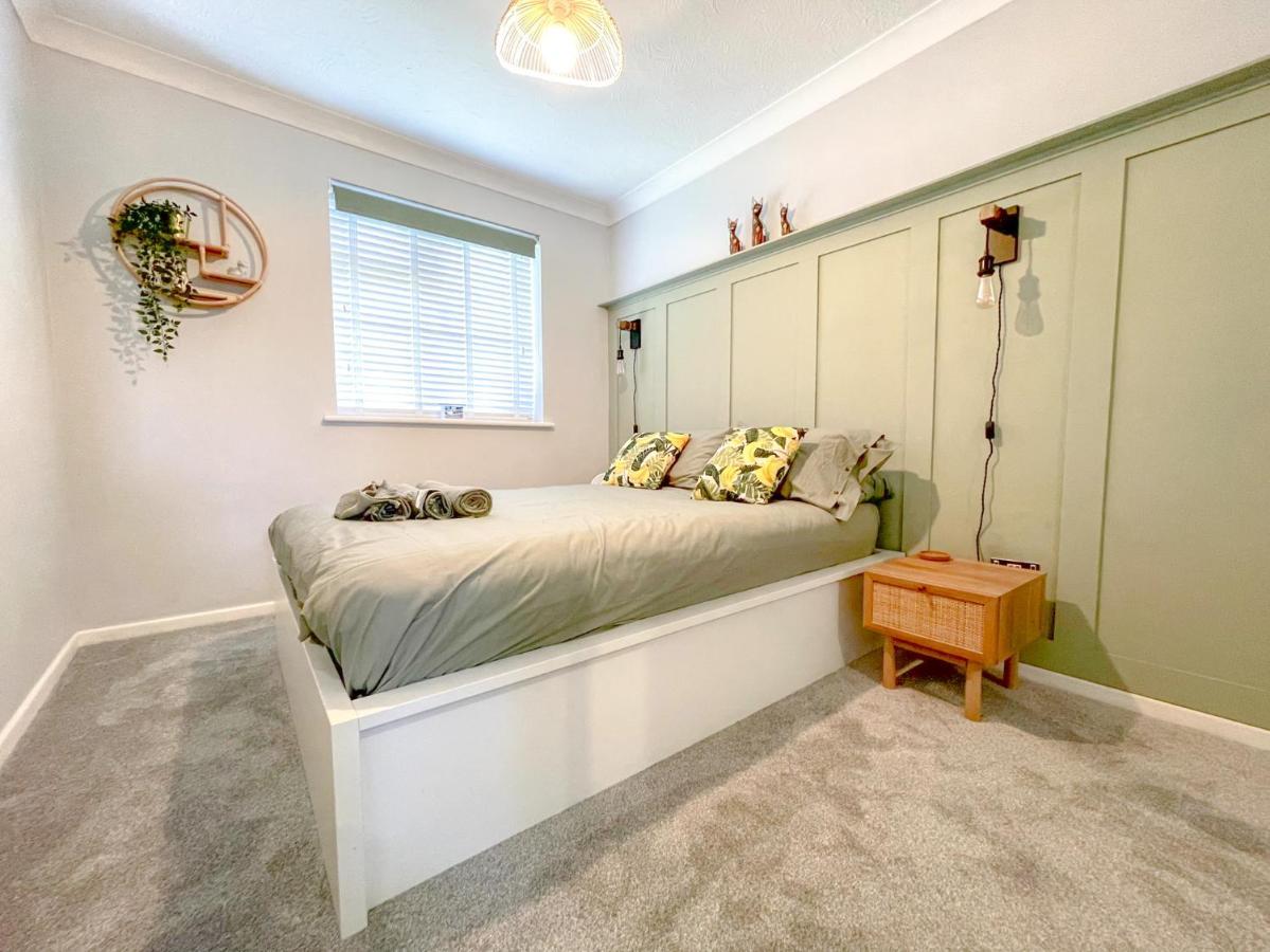 Escape To Tranquil 1 Bed, Poole Villa Canford Magna Eksteriør bilde