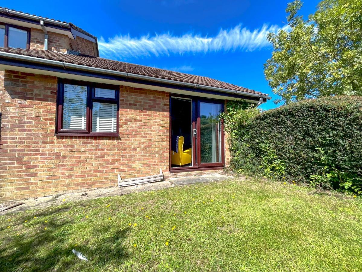 Escape To Tranquil 1 Bed, Poole Villa Canford Magna Eksteriør bilde