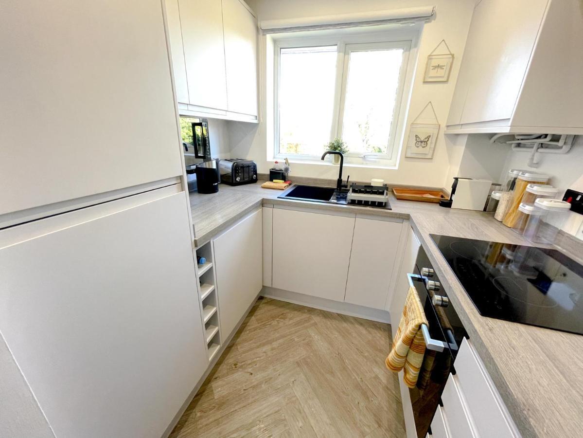 Escape To Tranquil 1 Bed, Poole Villa Canford Magna Eksteriør bilde