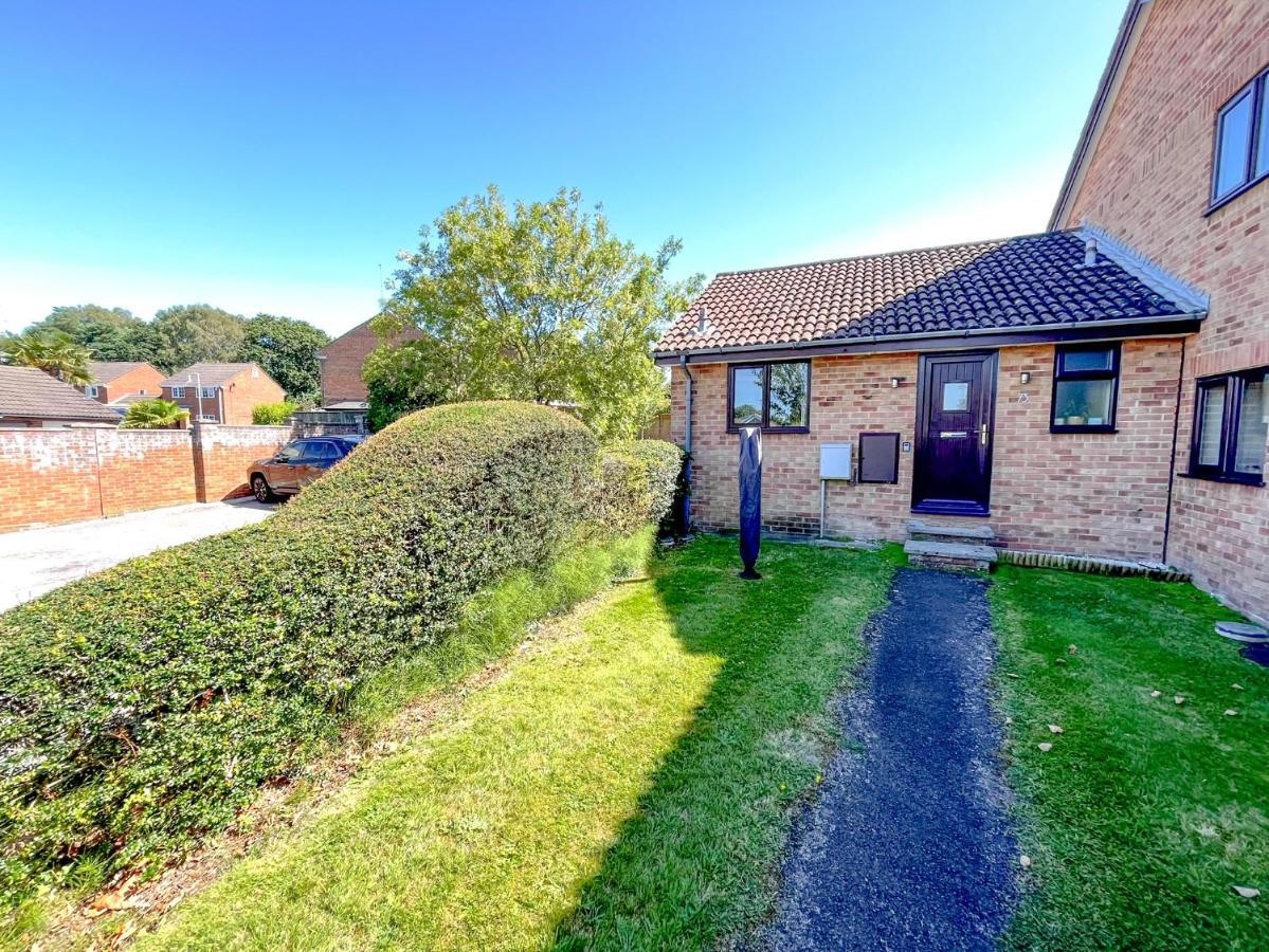 Escape To Tranquil 1 Bed, Poole Villa Canford Magna Eksteriør bilde